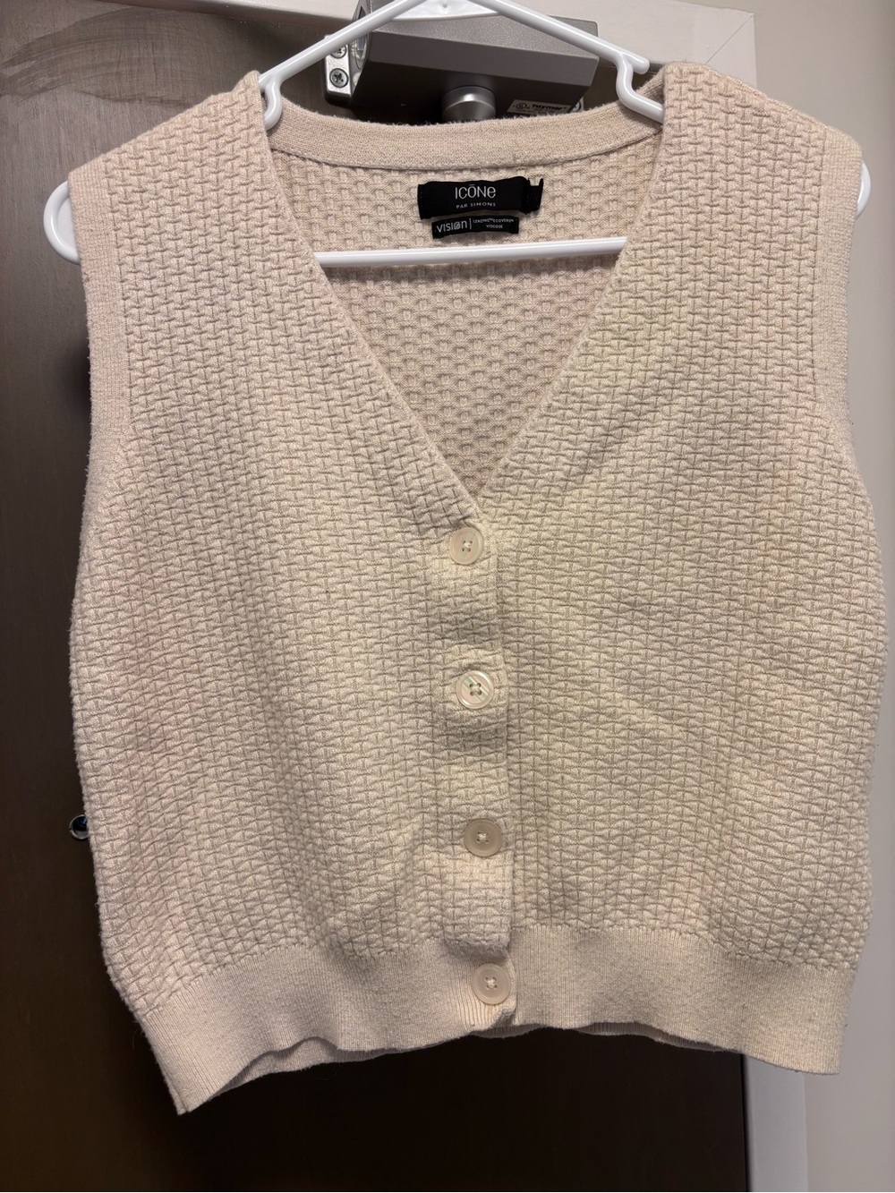Icône par Simons Cream Knit Button-Up V-Neck Vest – Size L